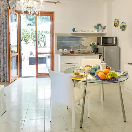 La Perla Di Trevignano Апартаменты *